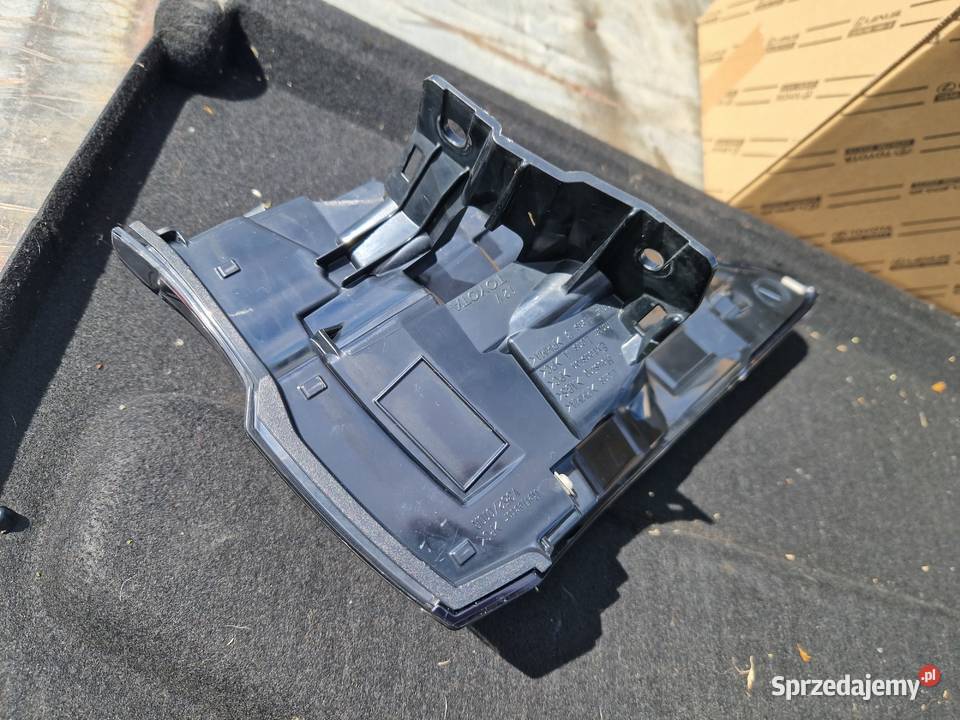 Toyota Corolla Kombi Suzuki Swift lampa tył LED prawe Lampy tylne Mielec