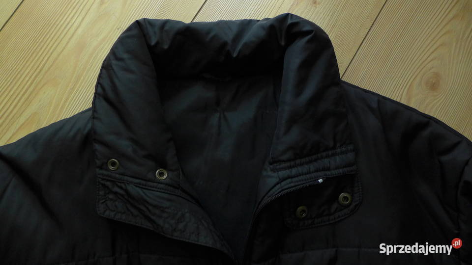 Niemiecka czarna prosta kurtka lekko ocieplana