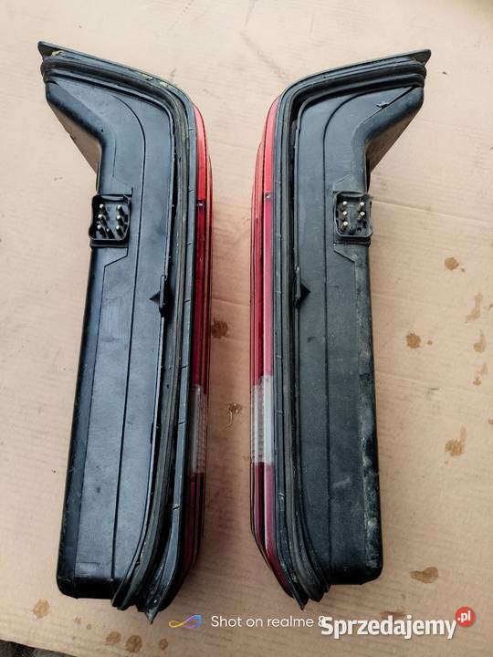 Mercedes 190 W201 tylna lampa lewa prawa klosz