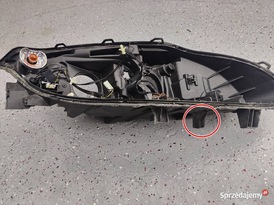 Lampa Renault Laguna III xenon skrętny na części Kielcza