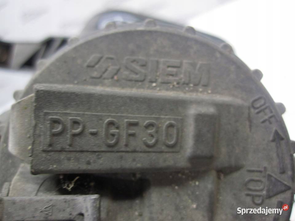 FIAT GRANDE PUNTO 09r halogen prawy 16359 osobowe sprzedam