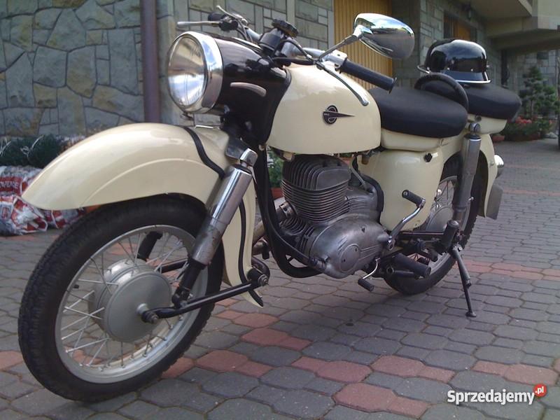 MZ ES 2501 jaskółka zółte tablice zabytek Maków Podhalański