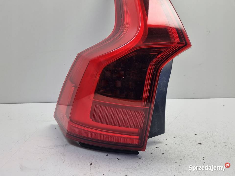 Volvo V90 II TYLNIA TYLNA LAMPA LEWA lewy tył osobowe Janów