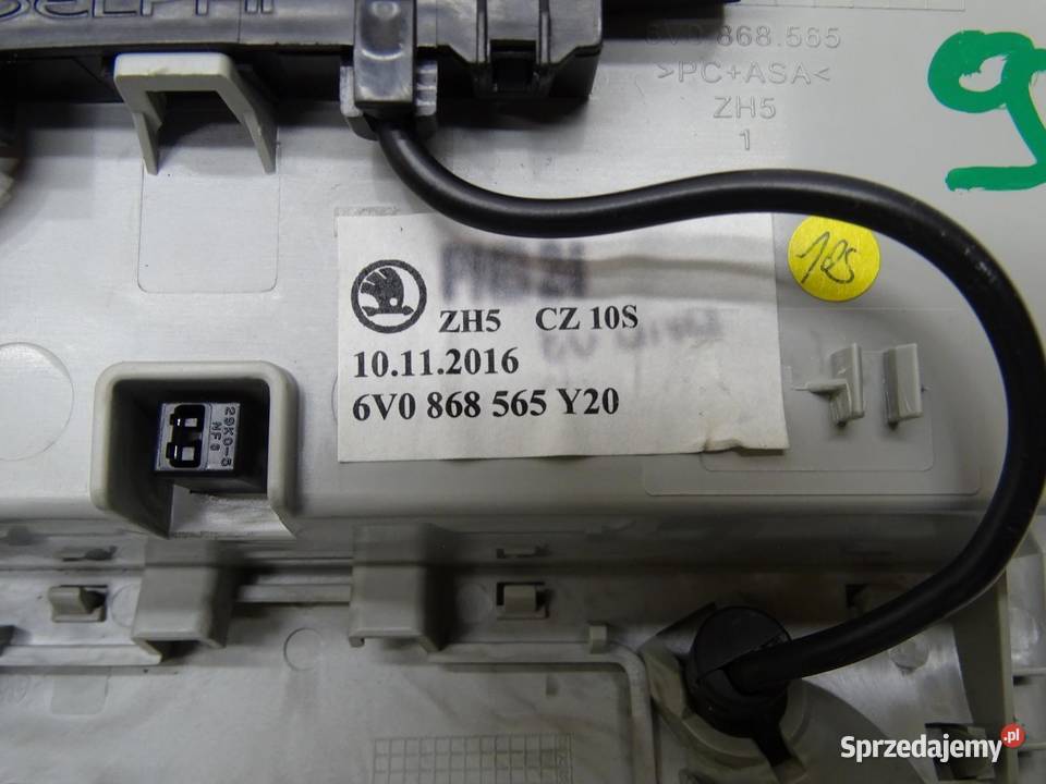 SCHOWEK PODSUFITKI NA OKULARY 6V0868565 SKODA sprzedam
