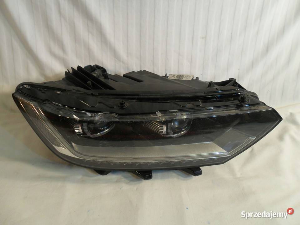 Lampa Przednia Prawa VW Passat B8