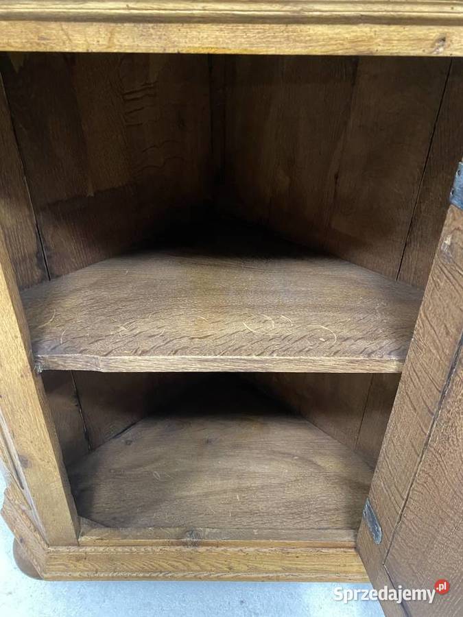 Klasyczna narożna witryna dębowa w rustykalnym Budno