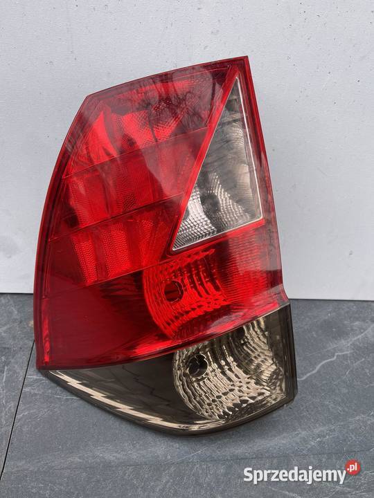 HONDA FRV PRAWA LAMPA TYŁ Ostroróg