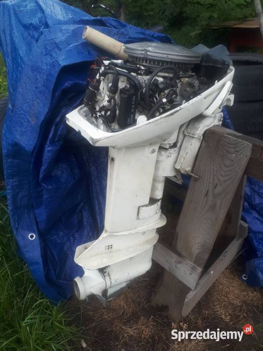 Łódź z tworzywa z przyczepą i silnikiem Ciechanowiec