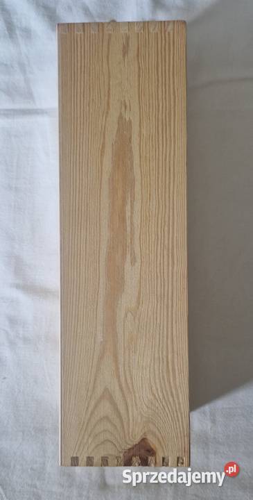 Drewniana skrzynkapudełko na alkohol