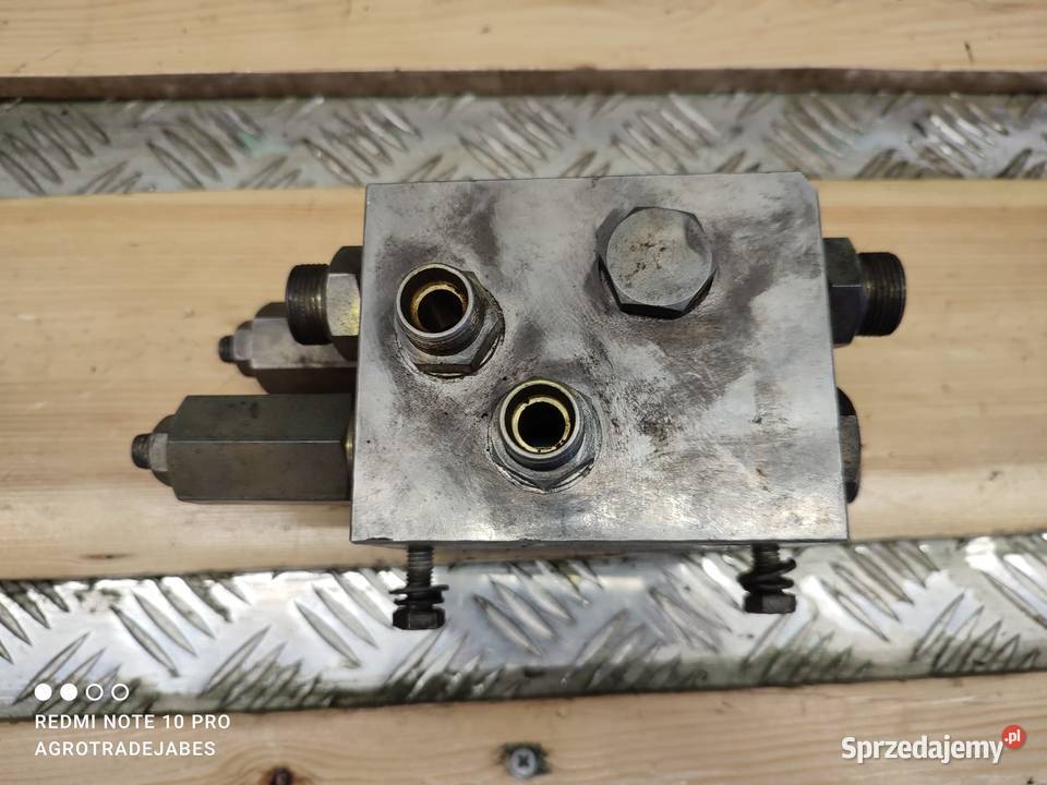 Blok hydrauliczny 0 571510 3030201 A MERLO P606 Wilkowo