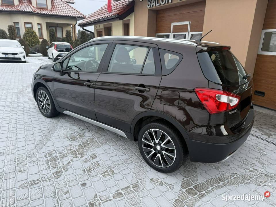 Suzuki SX4 SCross Rezerwacja garażowany SX4 S-Cross Orzech