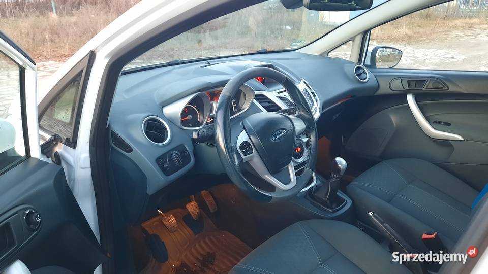 Ford Fiesta 125 Benzyna 82 Klima sprawna Zadbana lakier metallic sprzedam