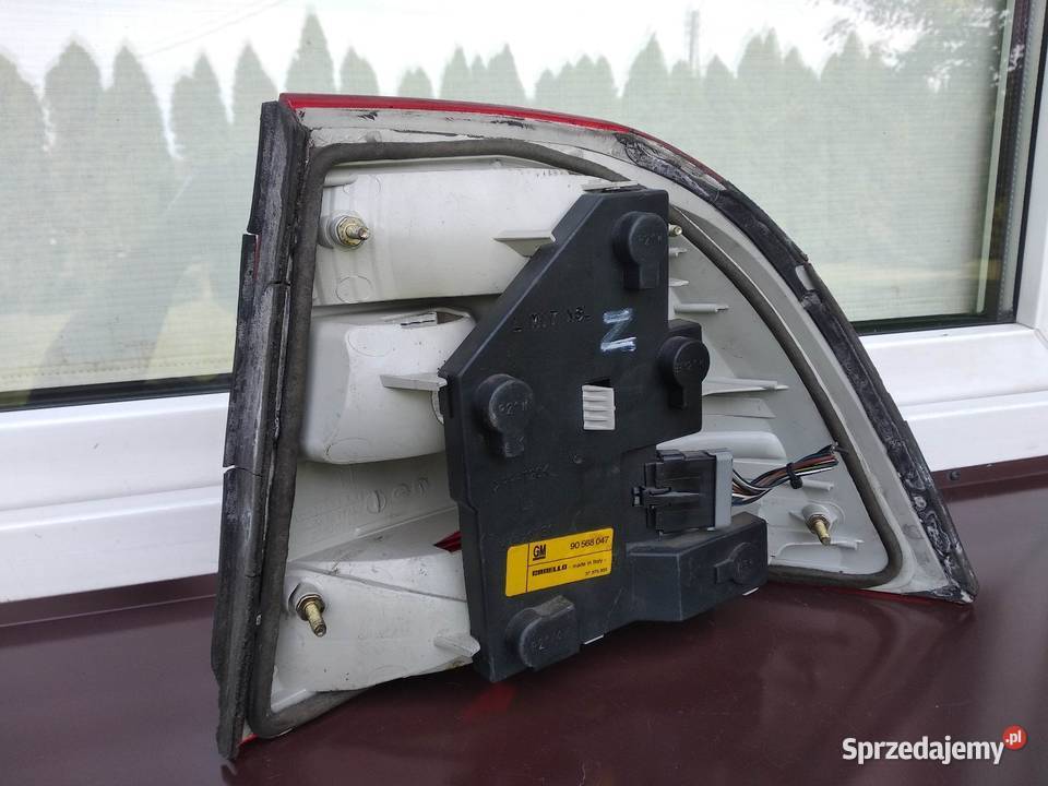 Opel Vectra B sedan liftback lampa tył tylna Sieradz sprzedam