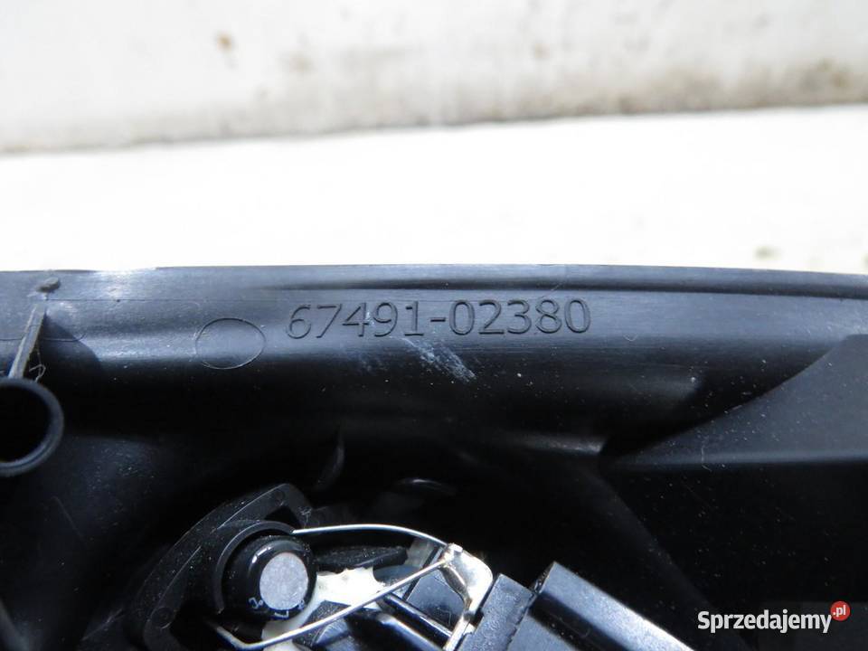 OSŁONA TRÓJKĄT GŁOŚNIKA PRAWY AURIS II