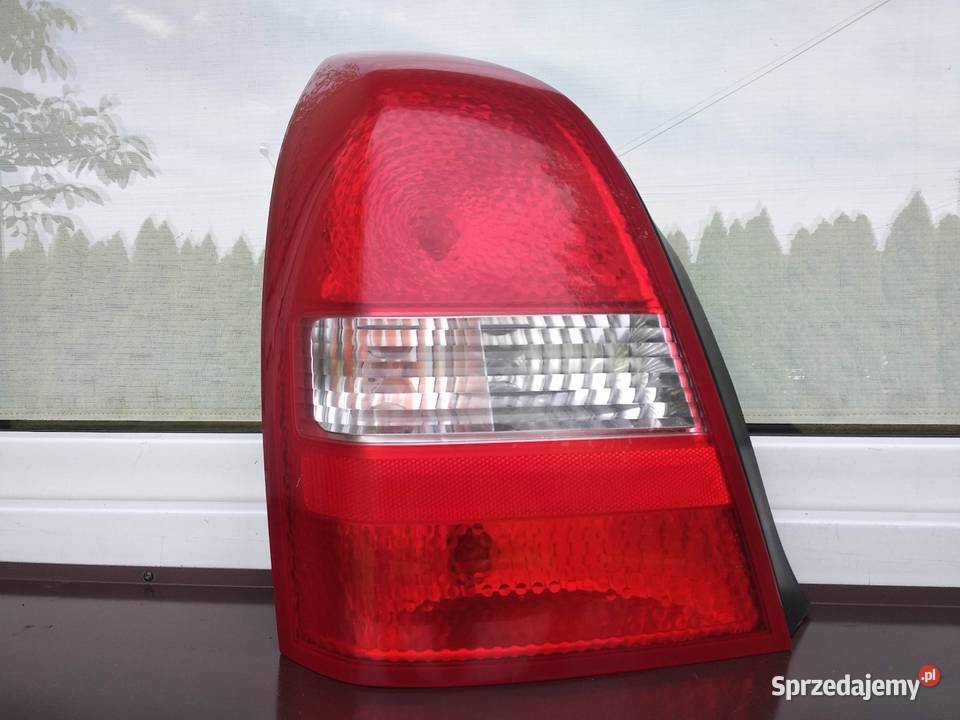 Nissan Primera P12 sedan lampa tył tylna lewa Sieradz sprzedam