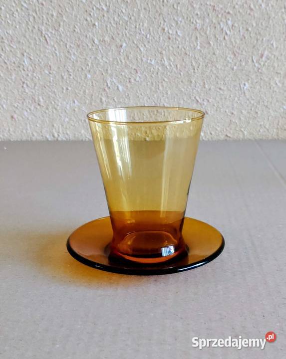 Szklanki ze spodkami miodowe PRL 6 sztuk Chełm