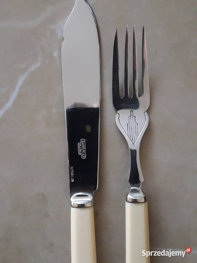 Antyczne sztućce w drewnianej kantynie Anglia Janów Lubelski