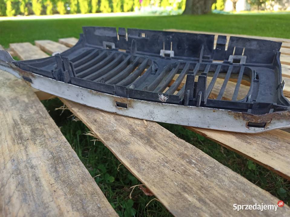 BMW E34 grill atrapa przednia nerki przedlift osobowe łódzkie Sieradz sprzedam