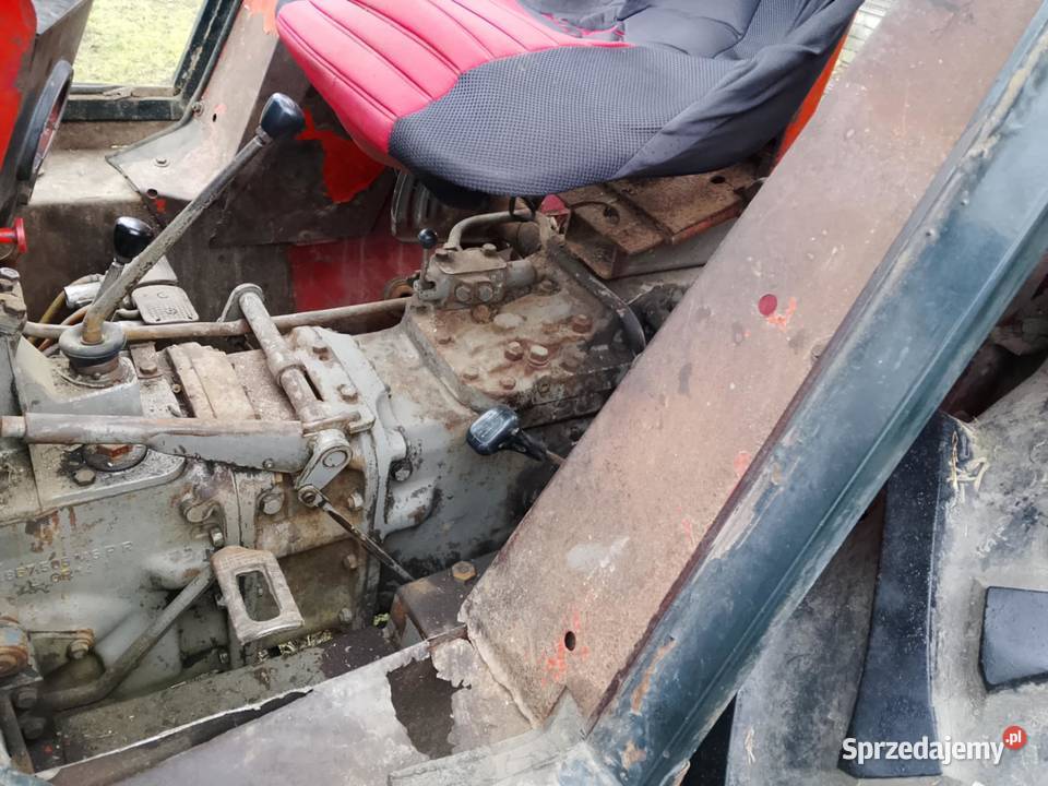 MF 255 Ursus z kabiną 1989 Uszkodzony nie