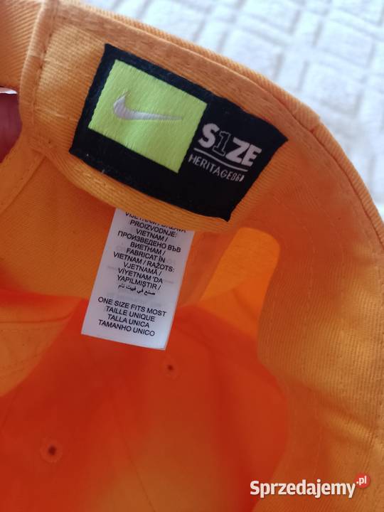NIKEŻółto pomarańczowa czapeczka z daszkiem Kraków