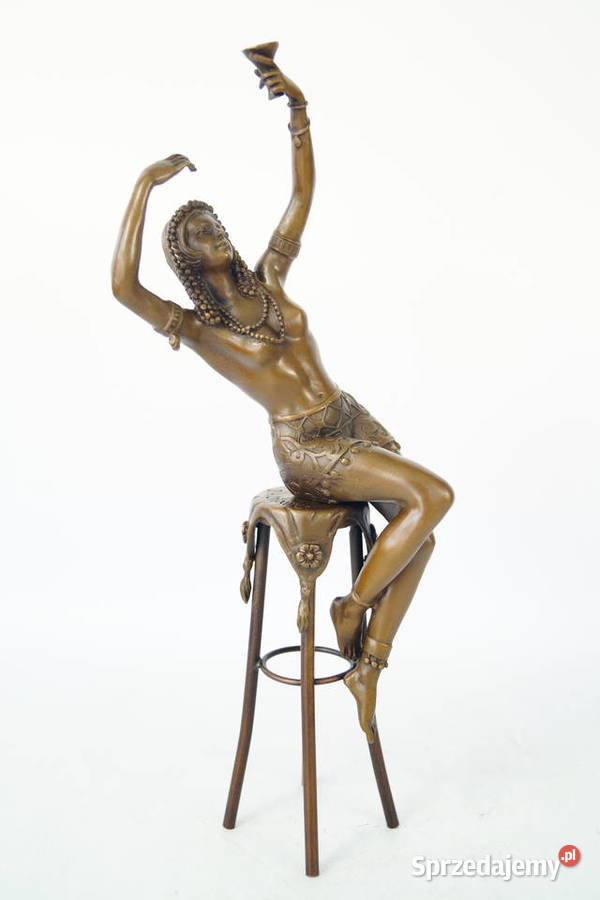 Egipcjanka z kieliszkiem figura z brązu rzeźba Gizałki