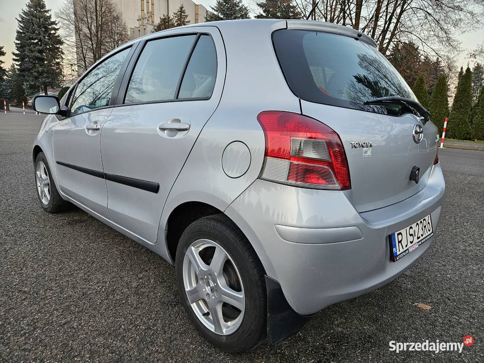 Toyota Yaris 2010 133 100 6 biegów salon Polska VAT marża