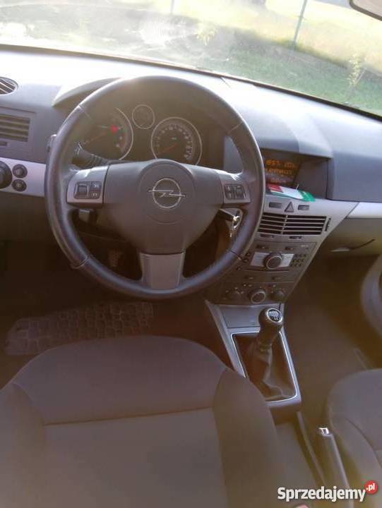 Opel Astra kombi 2007 r 16 105 garażowany Bodzentyn