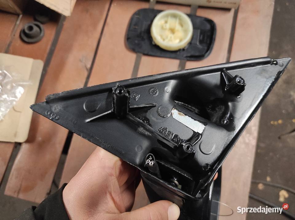 Lusterko zewnętrzne prawe Volkswagen Passat B3 Pniewite