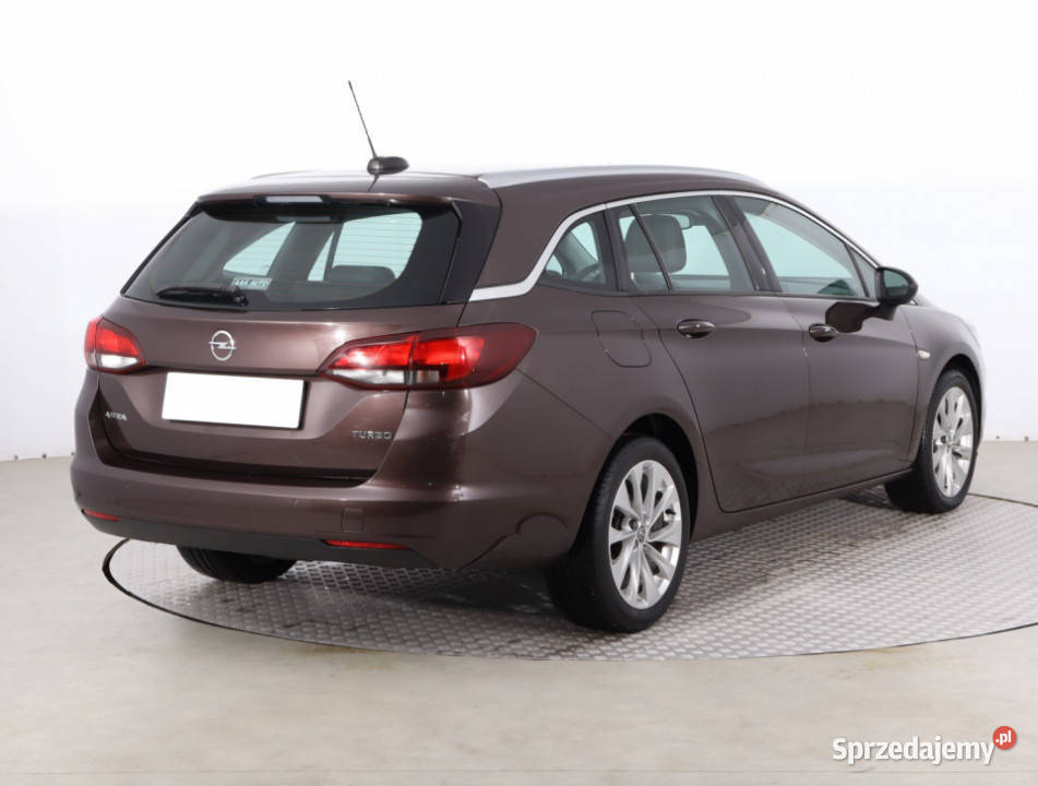 Opel Astra 14 T asystent pasa ruchu Piaseczno
