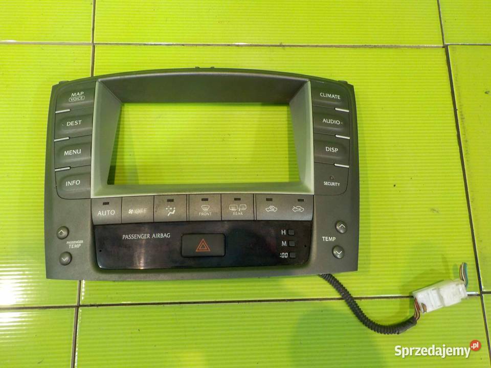 LEXUS IS 220 IS II 08r ramka wyswietlacza sprzedam