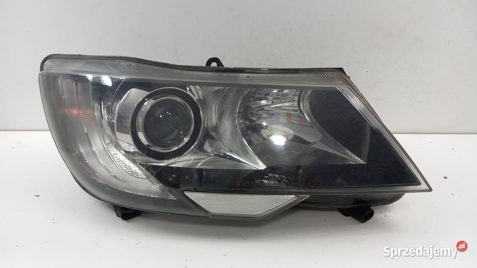 SKODA SUPERB LIFT LAMPA PRZÓD PRAWA EU SOCZEWKA Zbierkowo sprzedam