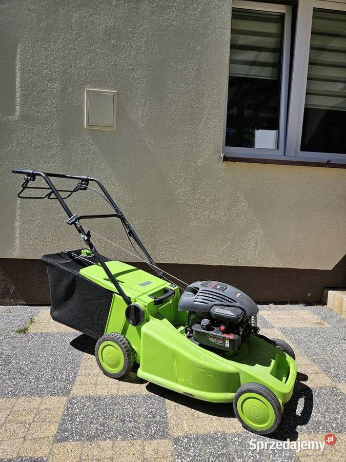 Kosiarka spalinowa z napędem