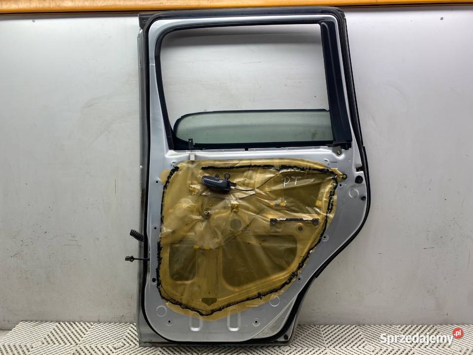 DRZWI PRAWY TYŁ TOYOTA YARIS VERSO Minivan 9905 podkarpackie