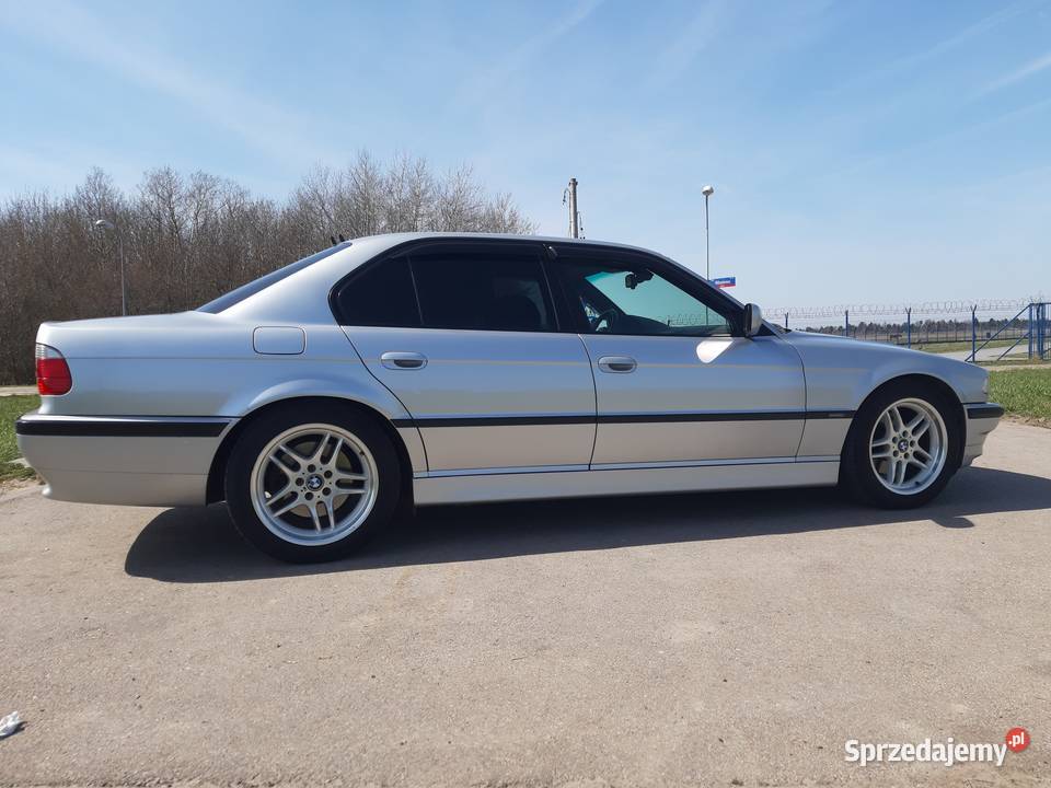BMW 740i E38 z 2001 roku z pakietem M Sport