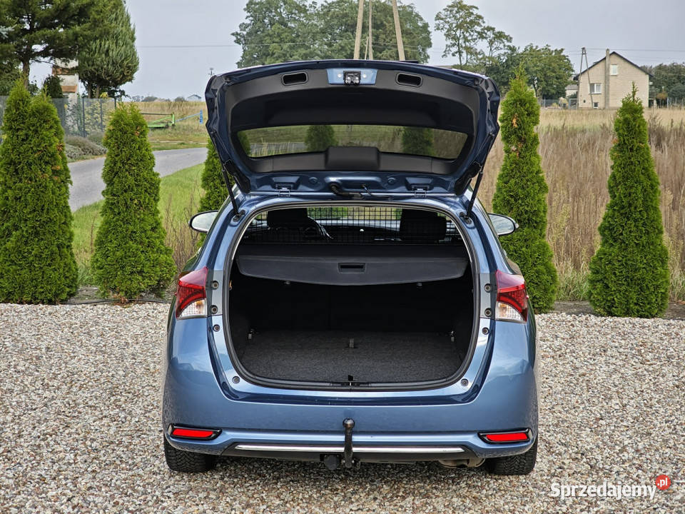 Toyota Auris II 2012 lakier metallic Sadlno
