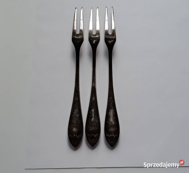 Posrebrzany widelec serwingowy do mięs wędlin