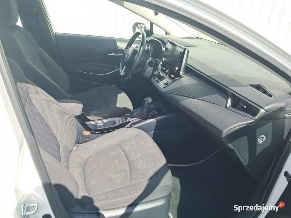 Toyota Corolla Poleasingowe BZ Seria E16 2012 dolnośląskie Komorniki