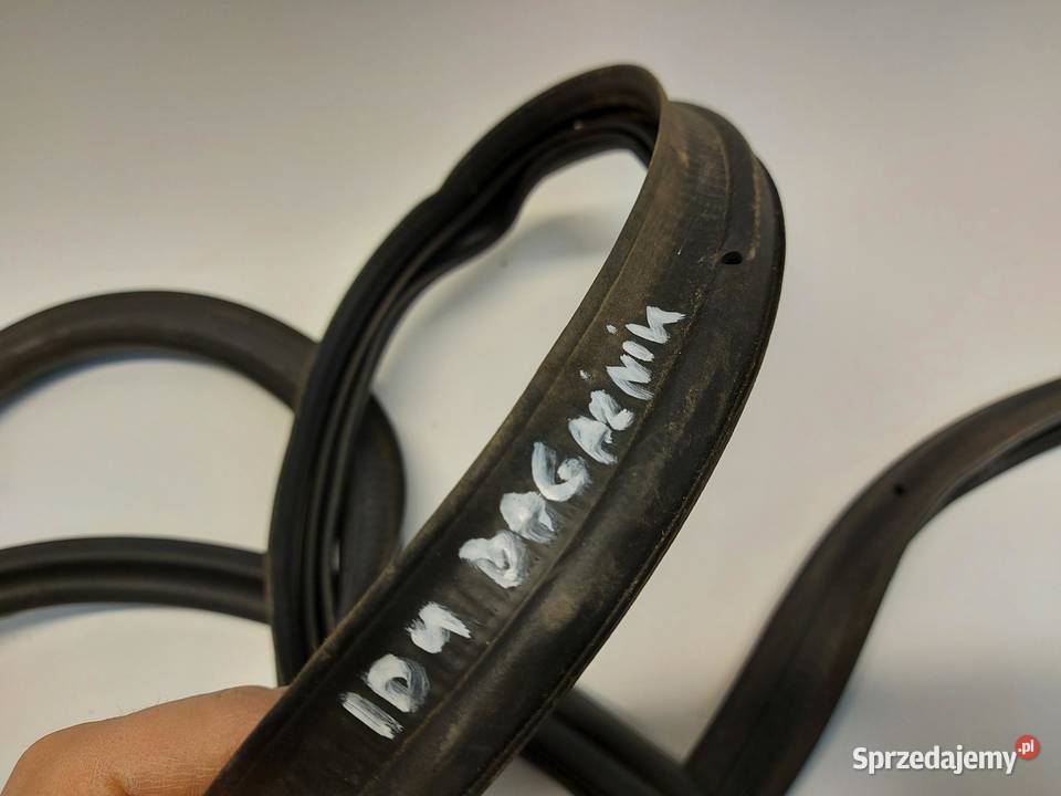 VW ID4 11A 2024r SUV 5D USZCZELKA BAGAŻNIKA