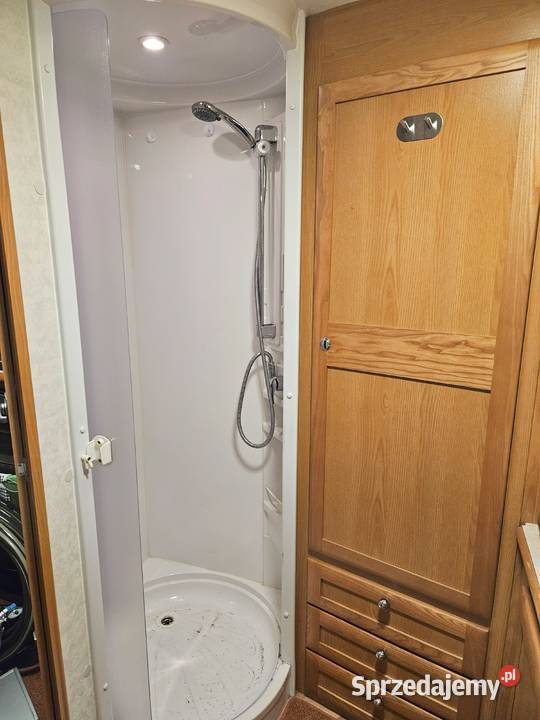 Przyczepa kempingowa z magazynem energii Compas