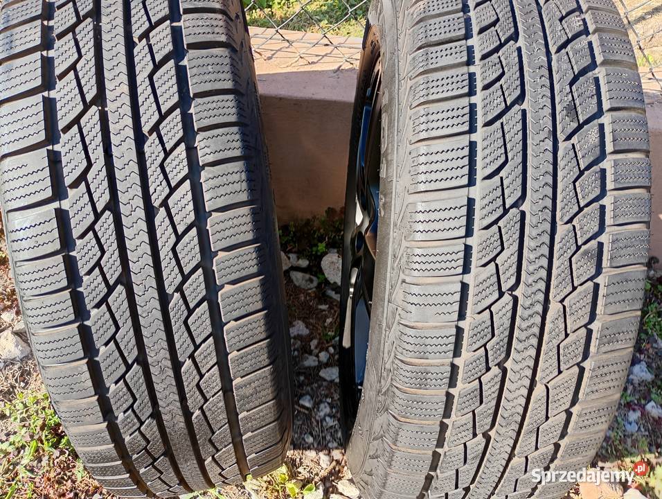 Komplet opon zimowych 4 R17 22565 sprzedam