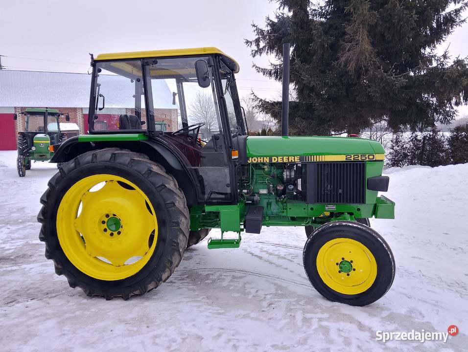 John Deere 2250