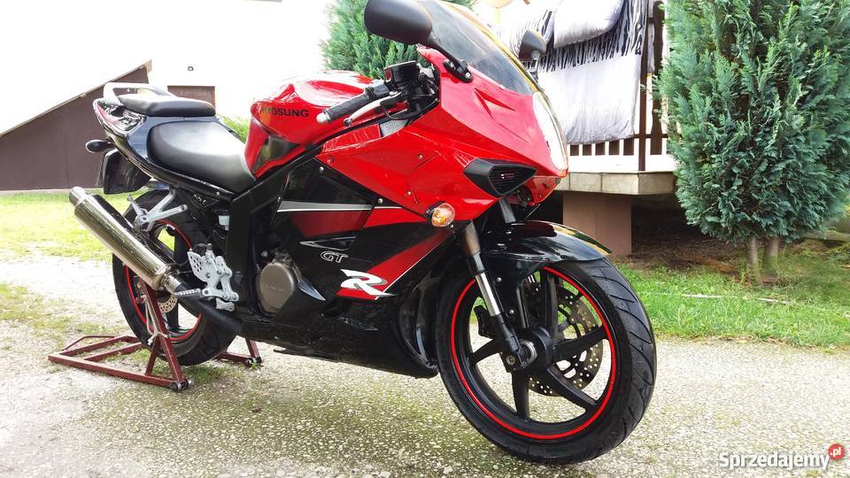 Piękny Hyosung GT125R 2009 Piękny Stan czerwony sprzedam