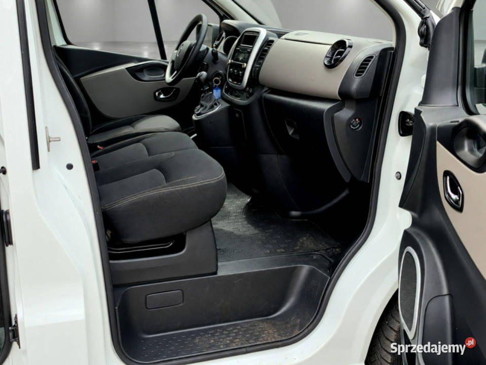 Renault Trafic 16 dCi brygadówka 6 osób Pierwszy pełny VAT Skępe