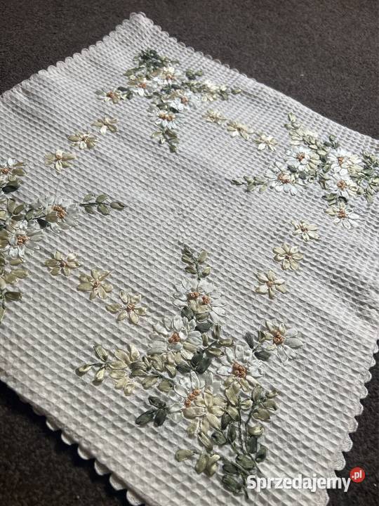 Poszewka haftowana motywy kwiatowe Zabrze