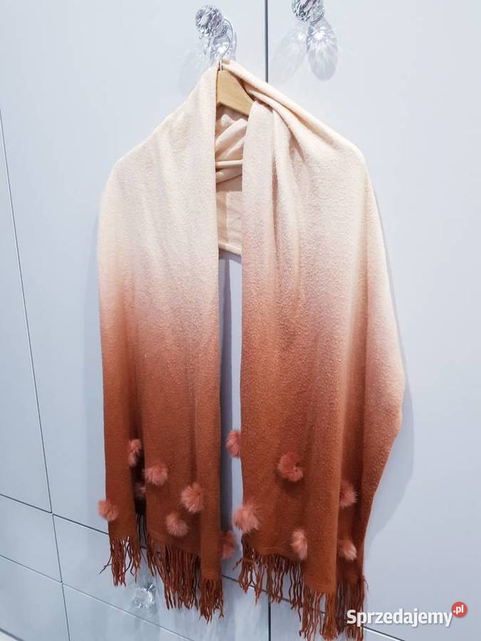 Damski długi szalik z pomponikami Dąbrowa Górnicza