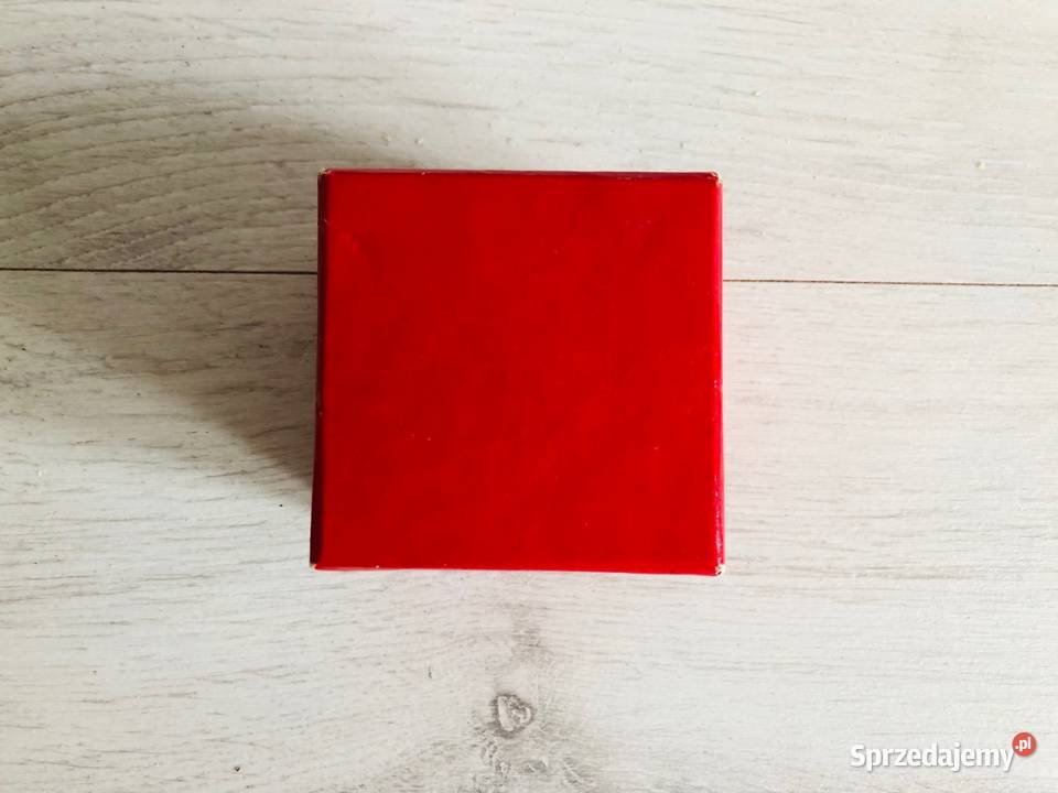 Czerwone pudełko prezent przechowywanie