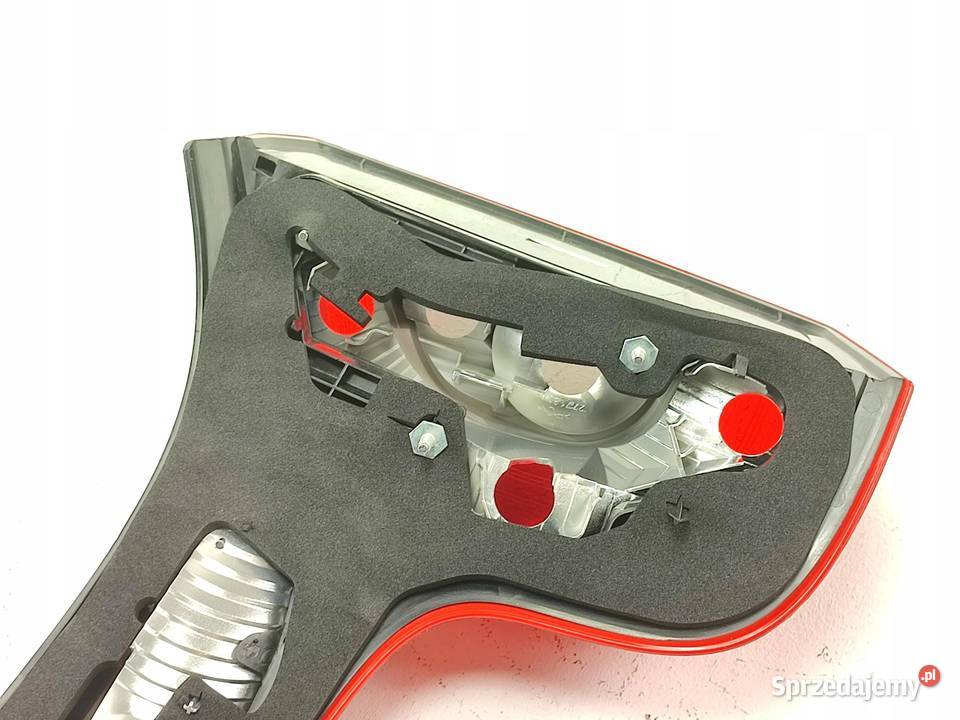 LAMPA PRAWY TYŁ VOLVO C30 20062012 31213146 sprzedam