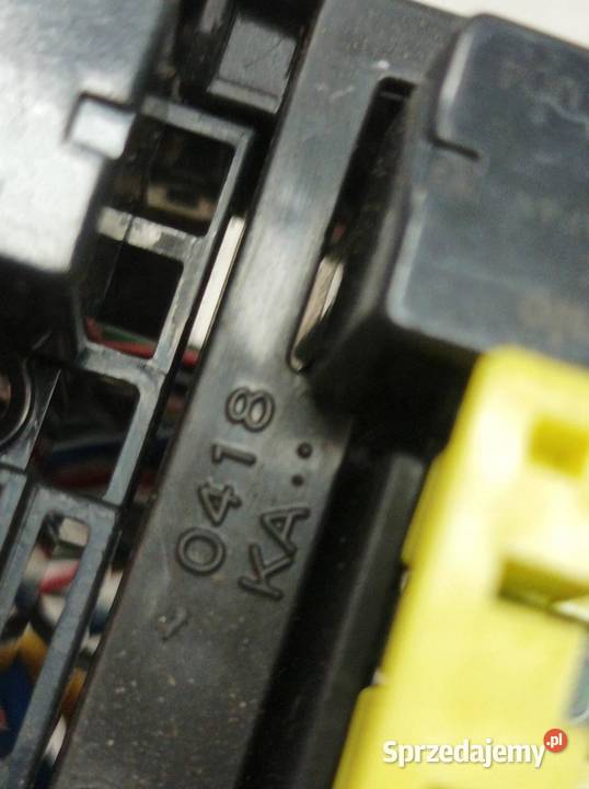 SKRZYNKA BEZPIECZNIKÓW 12 B 80 Mitsubishi Space osobowe