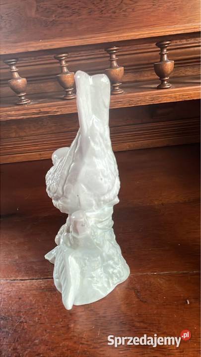 FIGURKA PTASZKA Na gałęzi z liśćmi i owocami pomorskie Gdańsk