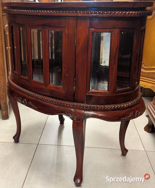 ładny barek z fazowanymi szybkamility